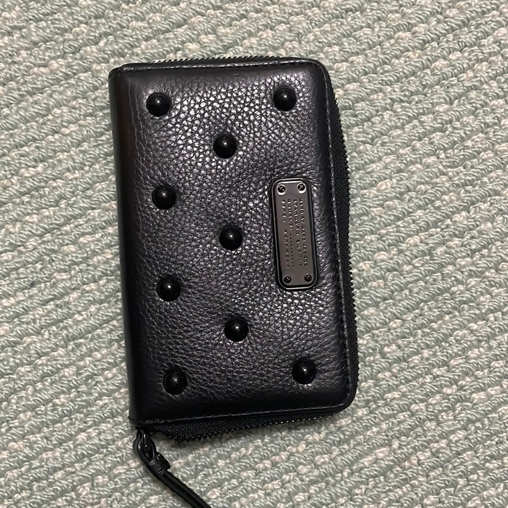 Marc Jacobs Wristlet. Like new condition.